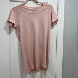 Lululemon swiftly tech 2.0 lululemon t shirt. In pink mist
